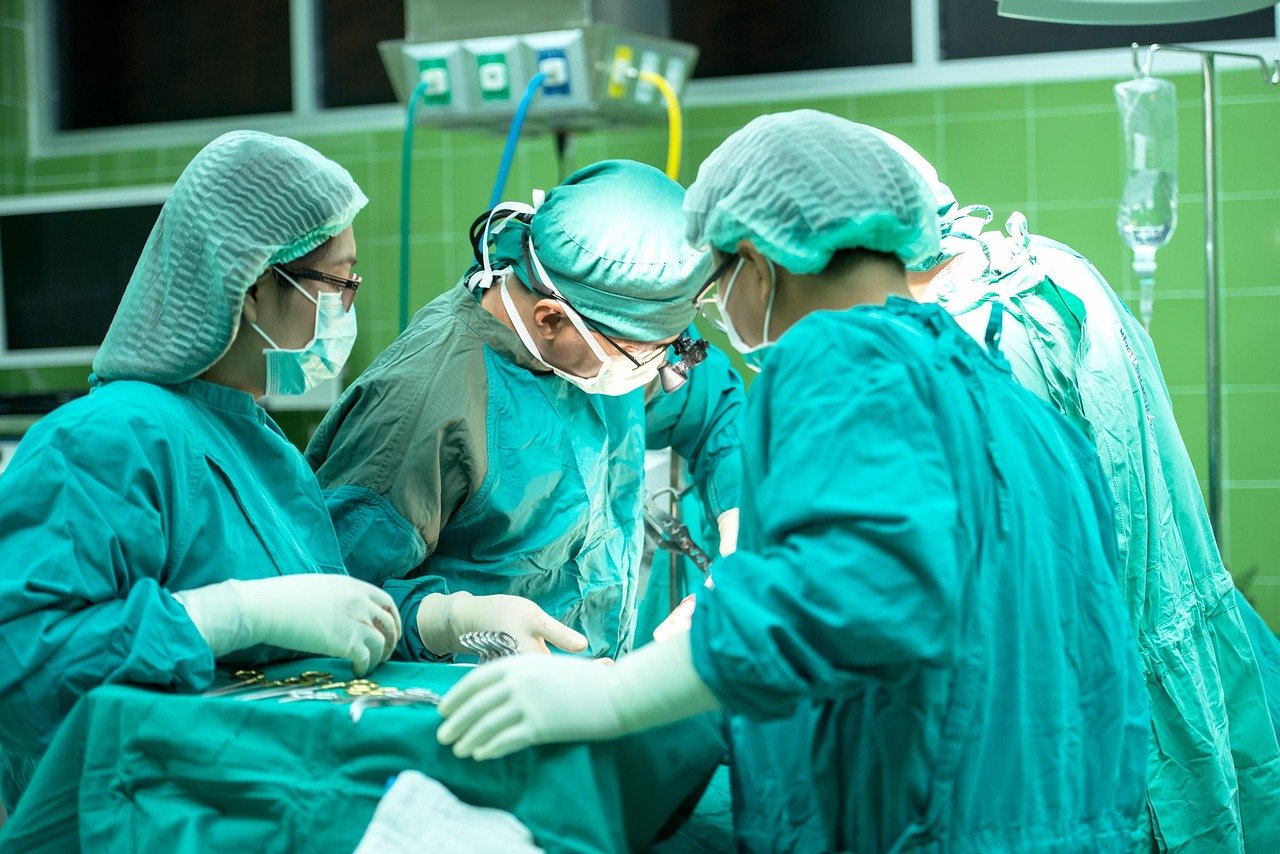 Private Spine Surgery Canada: What Patients Should Know Before Choosing a Treatment Path